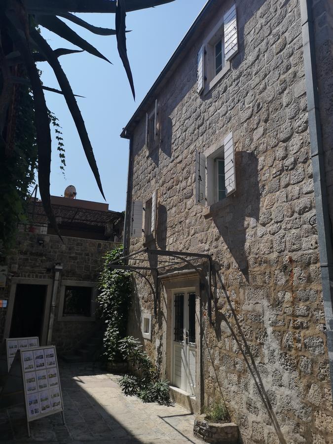 Hostel Michel Будва Екстериор снимка