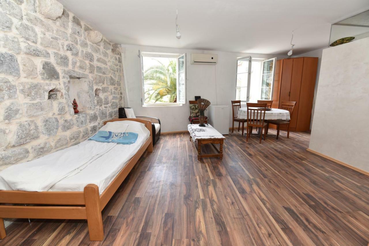 Hostel Michel Будва Екстериор снимка